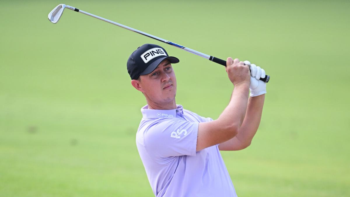 Golfer Joe Dean